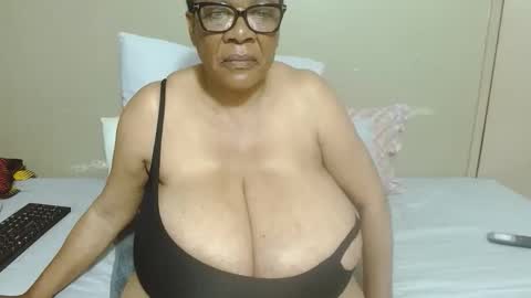 Snapshot of joycemando chatting on 24, 11, 2025 DairyQueen online show from 24, 11, 2025