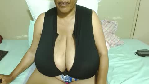 Snapshot of joycemando chatting on 2, 12, 2025 DairyQueen online show from 2, 12, 2025