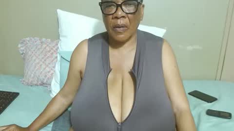 Snapshot of joycemando chatting on 14, 12, 2025 DairyQueen online show from 14, 12, 2025