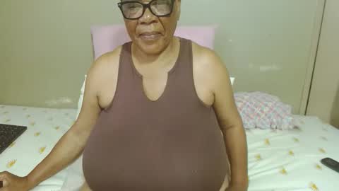 Snapshot of joycemando chatting on 17, 12, 2025 DairyQueen online show from 17, 12, 2025