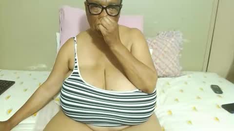 Snapshot of joycemando chatting on 20, 12, 2025 DairyQueen online show from 20, 12, 2025