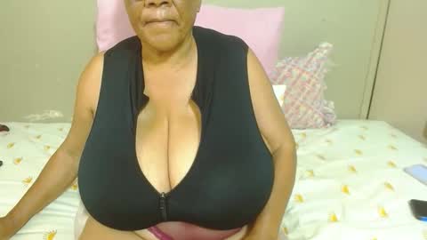 Snapshot of joycemando chatting on 8, 1, 2026 DairyQueen online show from 8, 1, 2026