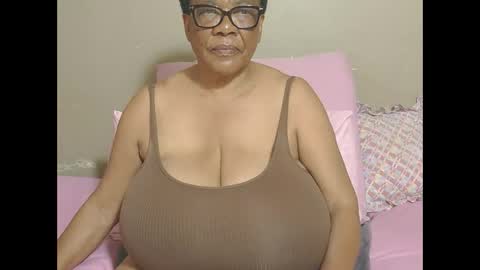 Snapshot of joycemando chatting on 23, 3, 2026 DairyQueen online show from 23, 3, 2026