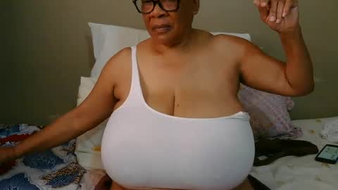Snapshot of joycemando chatting on 4, 7, 2026 DairyQueen online show from 4, 7, 2026
