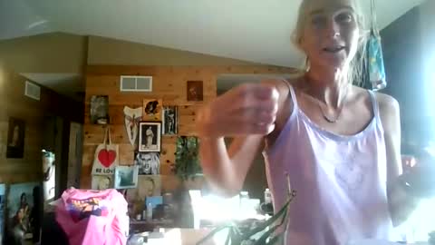 Snapshot of jpsunflower chatting on 14, 11, 2025 JP Sunflower Angel Love online show from 14, 11, 2025