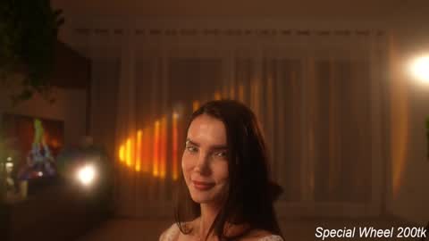 Jennifer Diaz online show from 13, 12, 2025