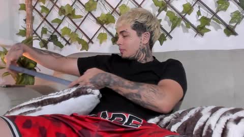 juan_alvarez18 online show from 4, 2, 2025