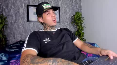 juan_alvarez18 online show from 18, 2, 2025