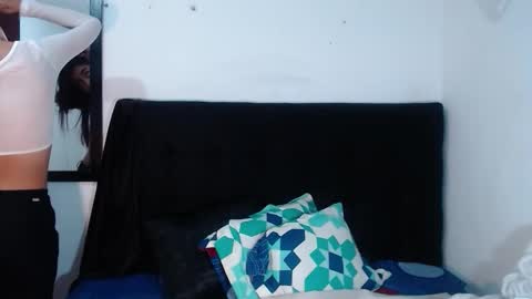 Snapshot of juan_and_luciana chatting on 7, 1, 2026 online show from 7, 1, 2026