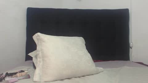 Snapshot of juan_and_luciana chatting on 5, 2, 2026 online show from 5, 2, 2026