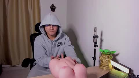 Snapshot of juan_belmont chatting on 4, 12, 2025 Juan Belmont online show from 4, 12, 2025