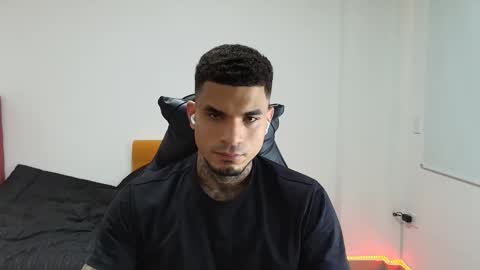 juan_gomez_1 online show from 22, 11, 2025