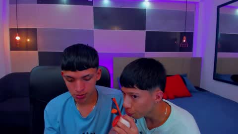 Snapshot of juan_nd_steven chatting on 20, 12, 2024 JuanSteven online show from 20, 12, 2024