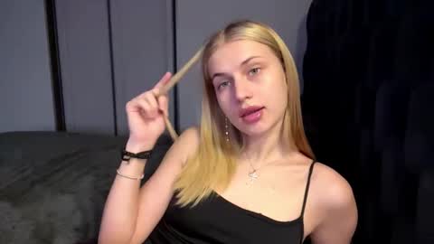 Snapshot of juanastrefeler chatting on 25, 3, 2026 Lola online show from 25, 3, 2026