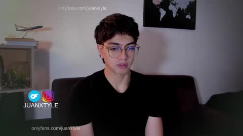 Snapshot of juancamroom chatting on 11, 9, 2025 . online show from 11, 9, 2025