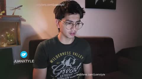 Snapshot of juancamroom chatting on 15, 10, 2025 . online show from 15, 10, 2025