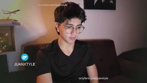 Snapshot of juancamroom chatting on 28, 10, 2025 . online show from 28, 10, 2025