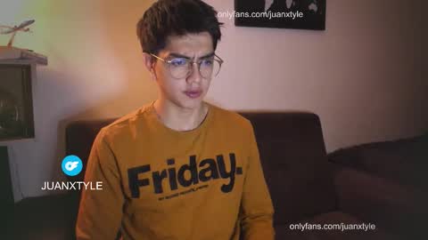 Snapshot of juancamroom chatting on 12, 11, 2025 . online show from 12, 11, 2025