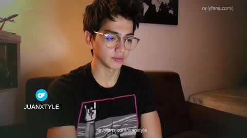 Snapshot of juancamroom chatting on 5, 12, 2025 . online show from 5, 12, 2025