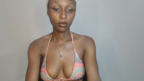 Snapshot of juicy_pinkpussy564197 chatting on 19, 5, 2026 olivia online show from 19, 5, 2026