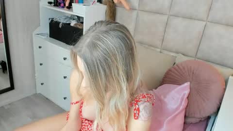 Snapshot of juicy_pussie chatting on 24, 4, 2026 Tatjana online show from 24, 4, 2026