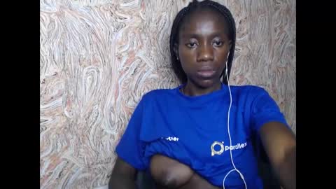 Snapshot of juicyberryx chatting on 28, 1, 2025 queen online show from 28, 1, 2025