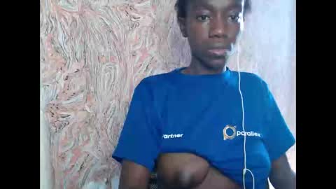 Snapshot of juicyberryx chatting on 2, 2, 2025 queen online show from 2, 2, 2025