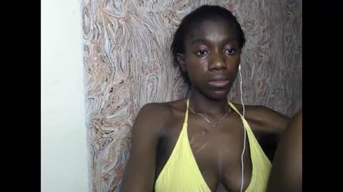 Snapshot of juicyberryx chatting on 4, 2, 2025 queen online show from 4, 2, 2025