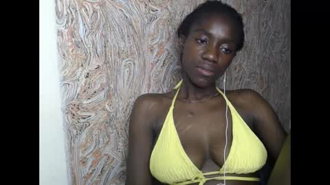 Snapshot of juicyberryx chatting on 4, 2, 2025 queen online show from 4, 2, 2025