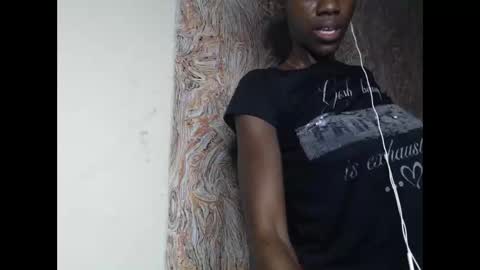 Snapshot of juicyberryx chatting on 5, 2, 2025 queen online show from 5, 2, 2025
