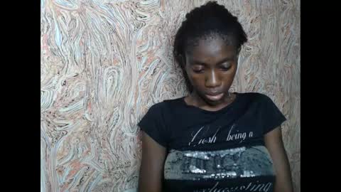Snapshot of juicyberryx chatting on 5, 2, 2025 queen online show from 5, 2, 2025