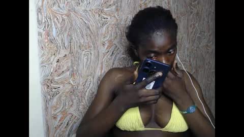 Snapshot of juicyberryx chatting on 8, 2, 2025 queen online show from 8, 2, 2025