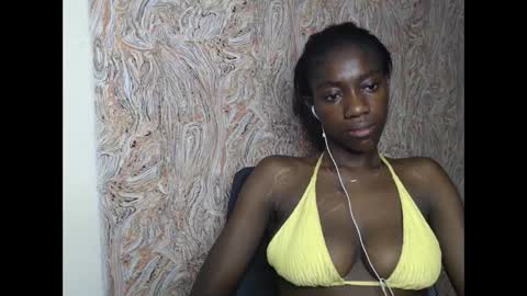 Snapshot of juicyberryx chatting on 8, 2, 2025 queen online show from 8, 2, 2025