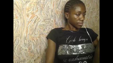 Snapshot of juicyberryx chatting on 18, 2, 2025 queen online show from 18, 2, 2025
