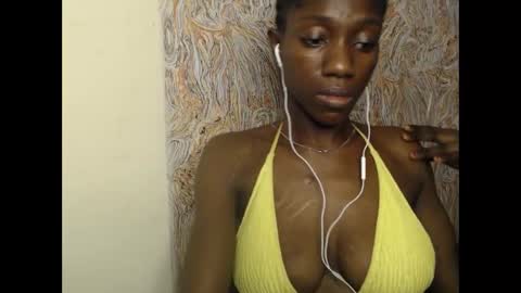 Snapshot of juicyberryx chatting on 21, 2, 2025 queen online show from 21, 2, 2025