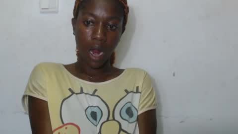 Snapshot of juicyberryx chatting on 19, 5, 2026 queen online show from 19, 5, 2026