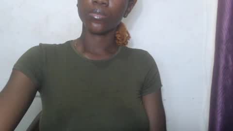 Snapshot of juicyberryx chatting on 7, 6, 2026 queen online show from 7, 6, 2026