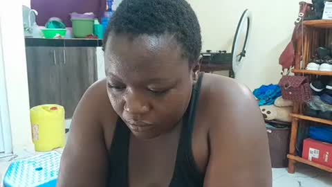 Snapshot of juicybooty_001 chatting on 4, 7, 2026 Sweetass online show from 4, 7, 2026
