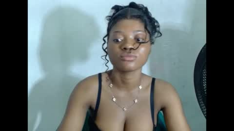 Snapshot of juicynpinkx chatting on 17, 4, 2026 juicynpinkx online show from 17, 4, 2026