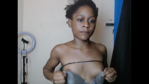 Snapshot of juicynwetx chatting on 23, 2, 2025 juicynwetx online show from 23, 2, 2025