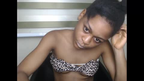 Snapshot of juicynwetx chatting on 8, 3, 2025 juicynwetx online show from 8, 3, 2025