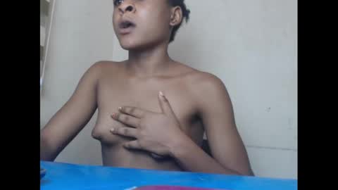 Snapshot of juicynwetx chatting on 10, 3, 2025 juicynwetx online show from 10, 3, 2025