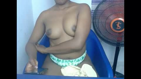 Snapshot of juicynwetx chatting on 2, 12, 2025 juicynwetx online show from 2, 12, 2025