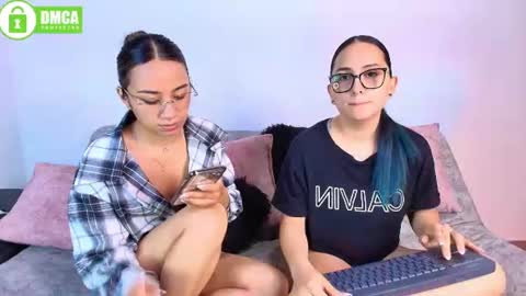 Snapshot of jules_n_gia chatting on 9, 6, 2026 Jules and Gia online show from 9, 6, 2026