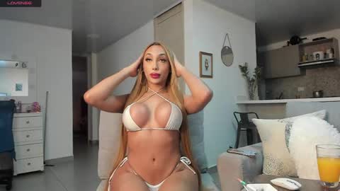 Snapshot of julessy_bonny chatting on 8, 5, 2026 julessy online show from 8, 5, 2026