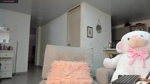 Snapshot of julessy_bonny chatting on 7, 7, 2026 julessy online show from 7, 7, 2026