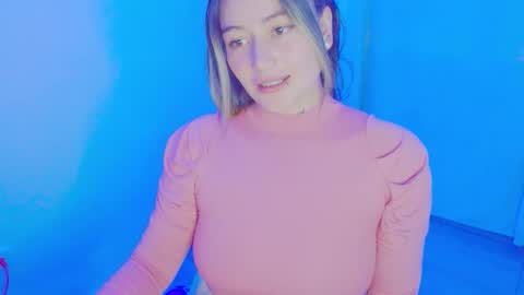 Snapshot of juli_69 chatting on 1, 12, 2025 Juliana Torres online show from 1, 12, 2025