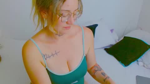 Snapshot of juli_69 chatting on 4, 2, 2026 Juliana Torres online show from 4, 2, 2026