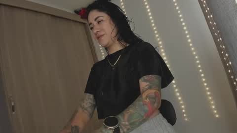 Snapshot of juli_hairy chatting on 27, 3, 2026 Juli Modelo Independiente online show from 27, 3, 2026