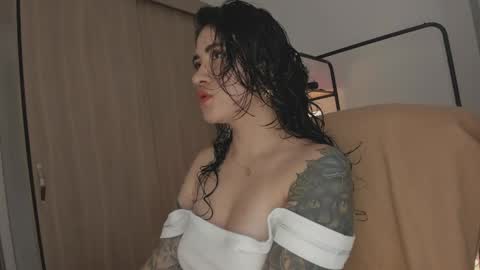 Snapshot of juli_hairy chatting on 17, 4, 2026 Juli Modelo Independiente online show from 17, 4, 2026